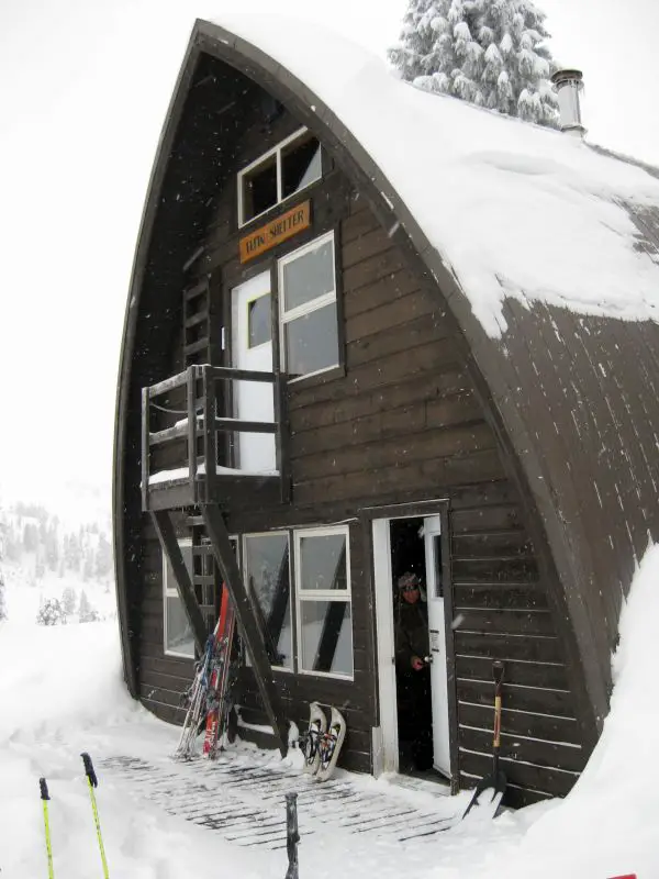 Elfin Lake Hut